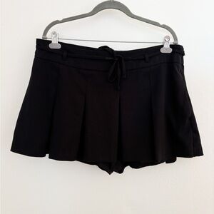 Black Pleaded Mini Skort Mid-Rise Size XL Hollister